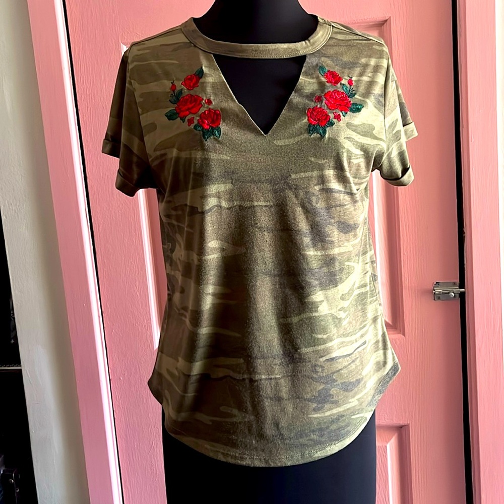 Camo blouse with red patchwork flower details